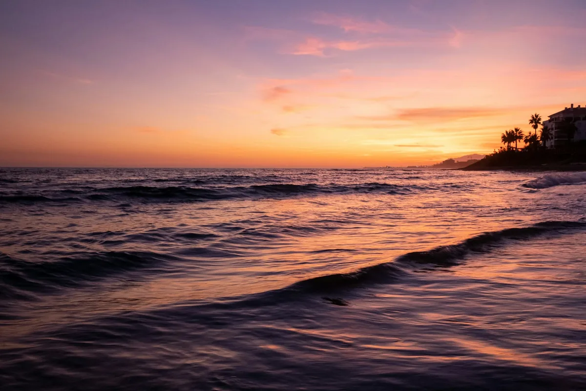 Zonsondergang boven de zee bij Marbella